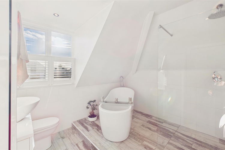 Bathroom - Picture 29 of 36