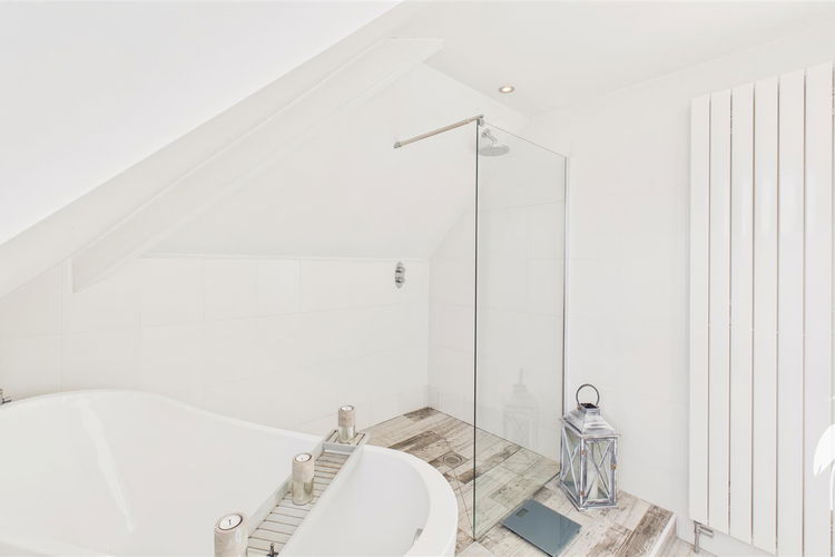 Bathroom - Picture 30 of 36