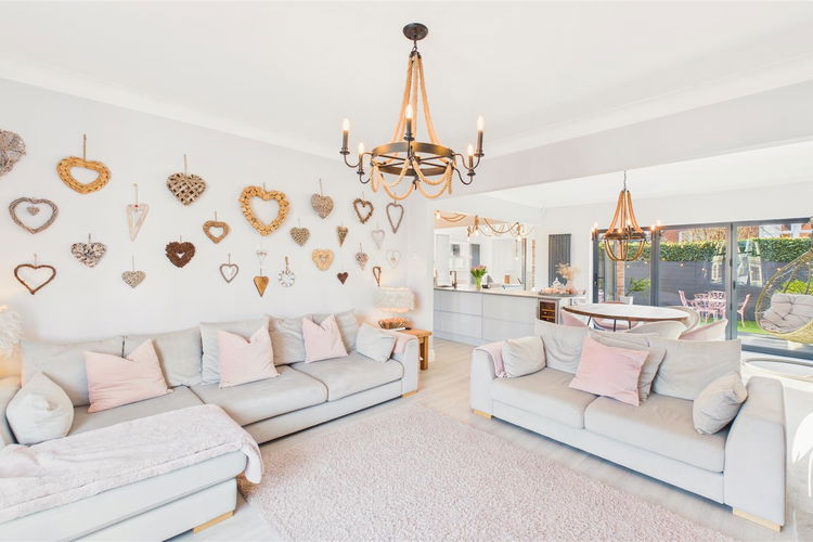 Lounge - Picture 4 of 36