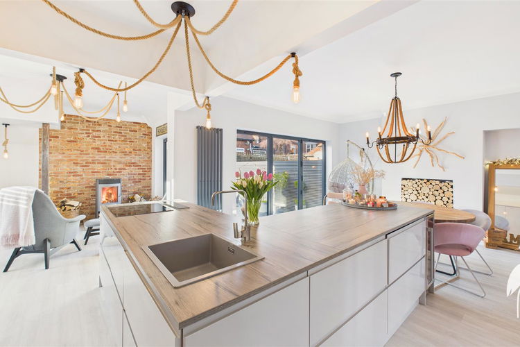 Open Plan Kitchen/Dining Area & Snug - Picture 6 of 36