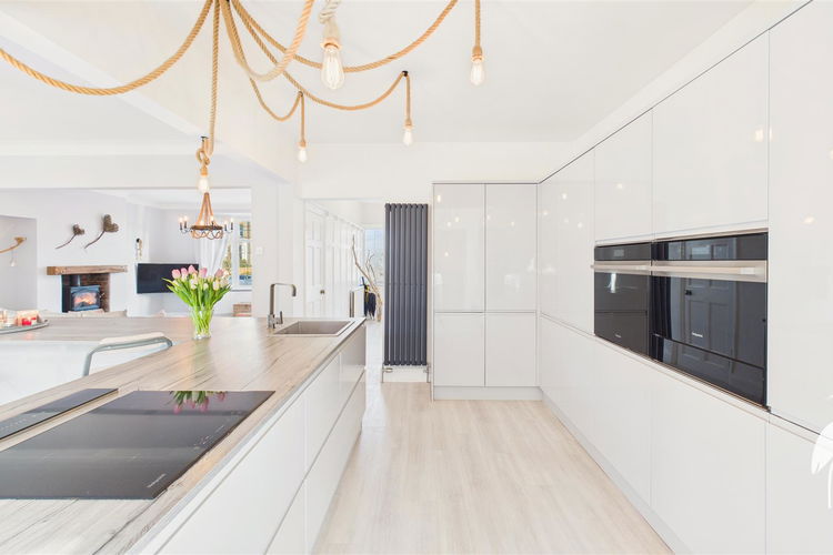 Open Plan Kitchen/Dining Area & Snug - Picture 10 of 36