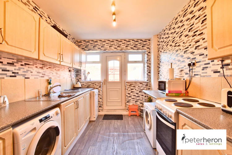 Kitchen - Picture 7 of 18