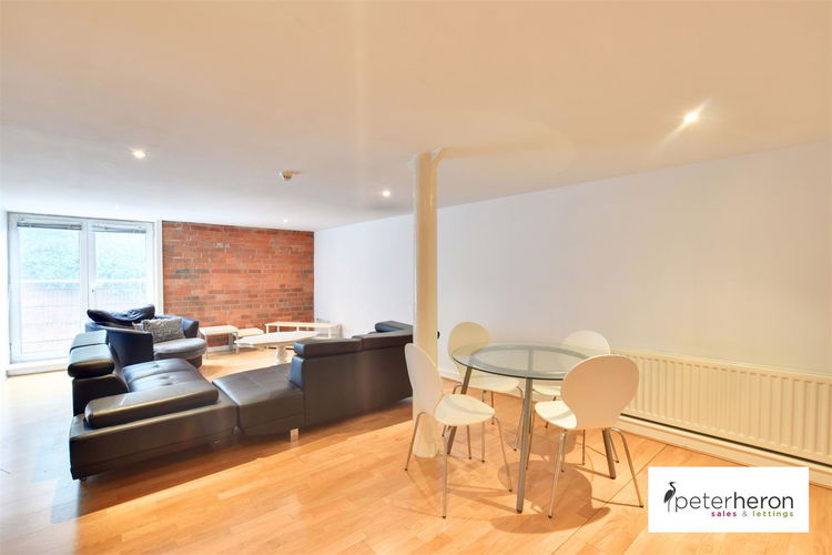 Lounge/Diner - Picture 2 of 16