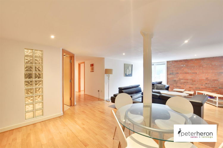 Lounge/Diner - Picture 3 of 16