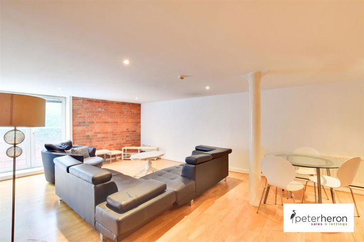 Lounge/Diner - Picture 4 of 16