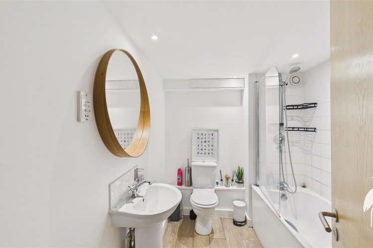 Bathroom - Picture 17 of 20