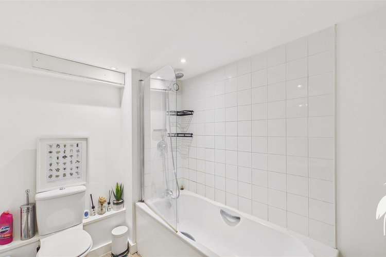 Bathroom - Picture 18 of 20