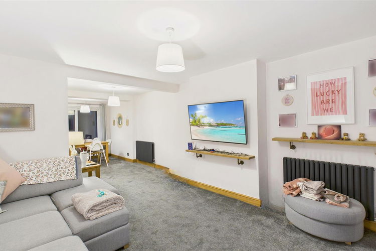 Lounge - Picture 3 of 26