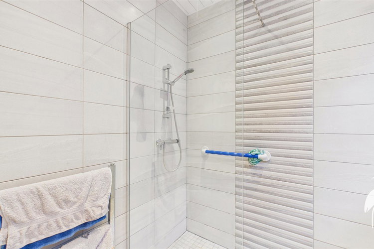 Wet Room - Picture 11 of 14