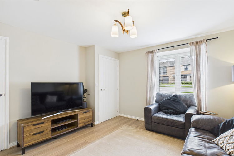 Lounge - Picture 2 of 23