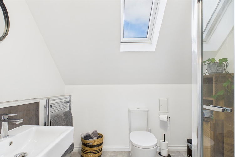 En Suite - Picture 18 of 23