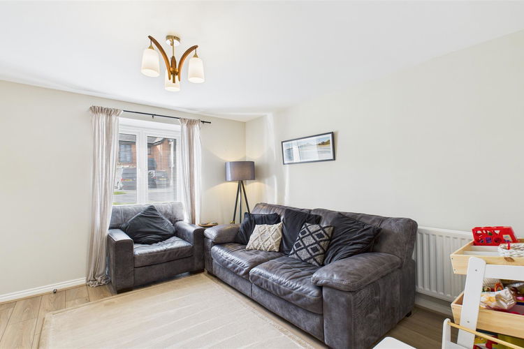 Lounge - Picture 3 of 23