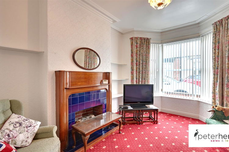 Lounge - Picture 2 of 14