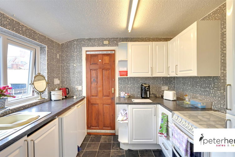 Kitchen - Picture 6 of 14