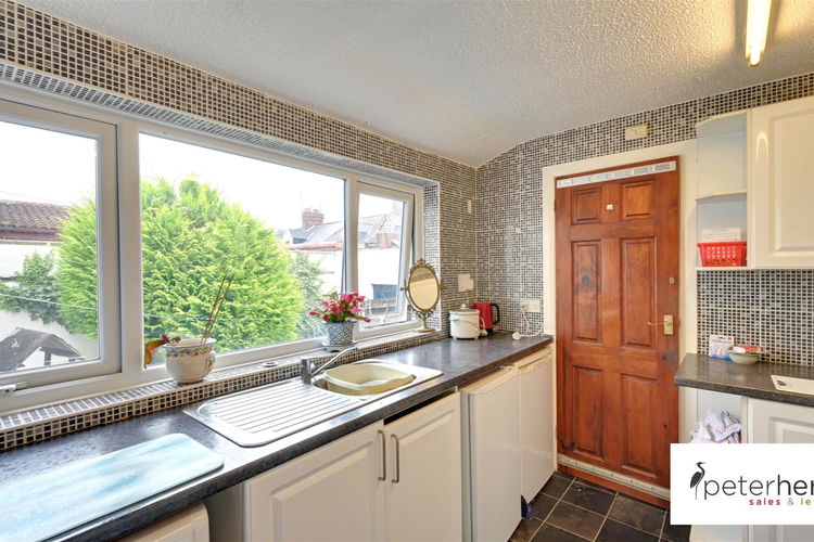 Kitchen - Picture 7 of 14