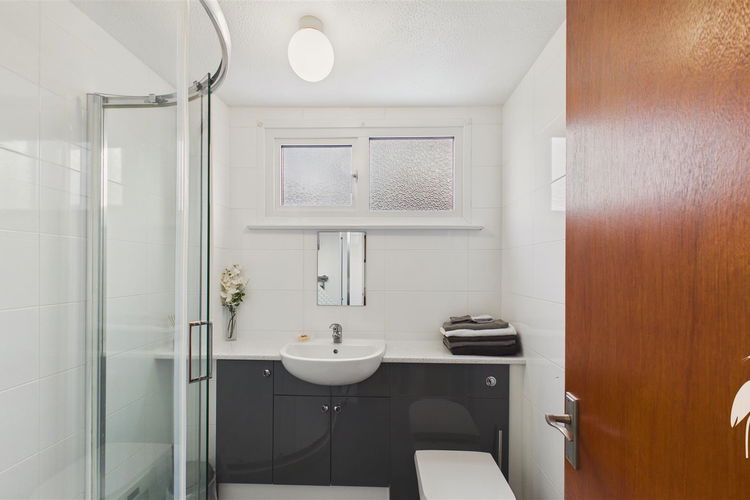 Shower Room - Picture 19 of 24