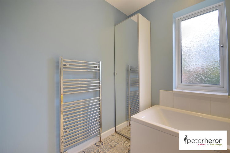 Bathroom - Picture 15 of 15