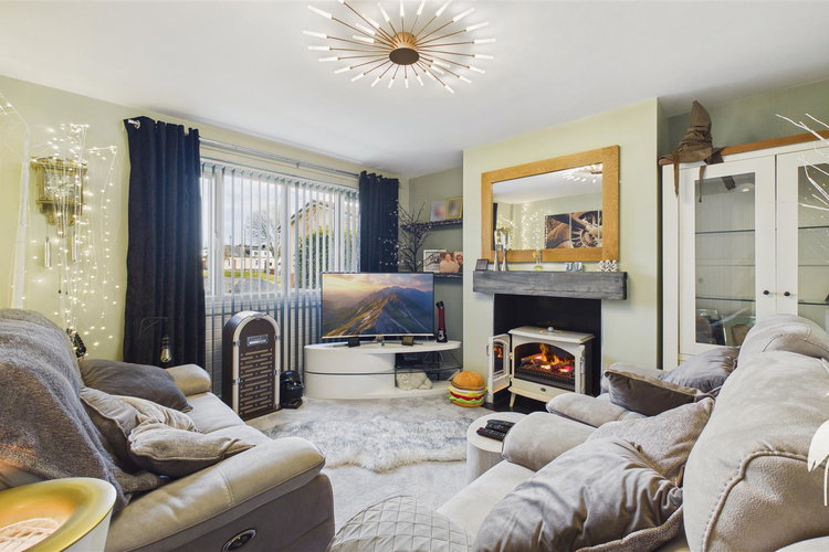 Lounge - Picture 2 of 19