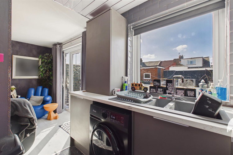 Kitchen - Picture 8 of 19