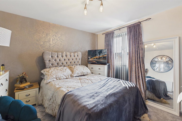 Bedroom 1 - Picture 10 of 19