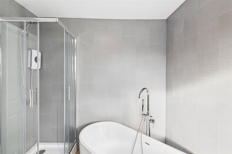 Bathroom - Picture 11 of 22