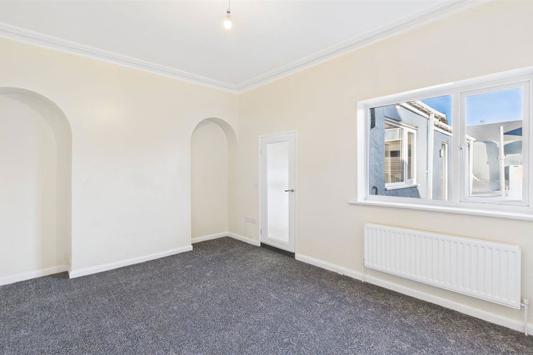 Lounge - Picture 3 of 22