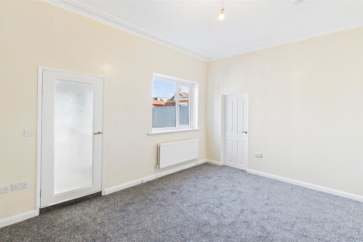 Lounge - Picture 4 of 22