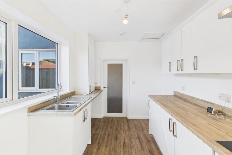 Kitchen - Picture 5 of 22