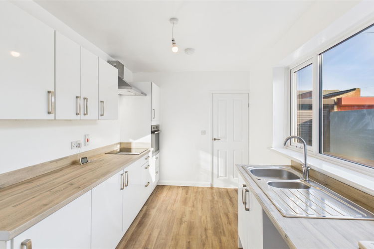 Kitchen - Picture 7 of 22