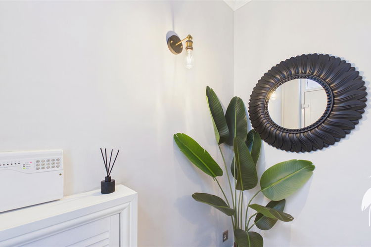 Entrance Hall - Picture 15 of 24