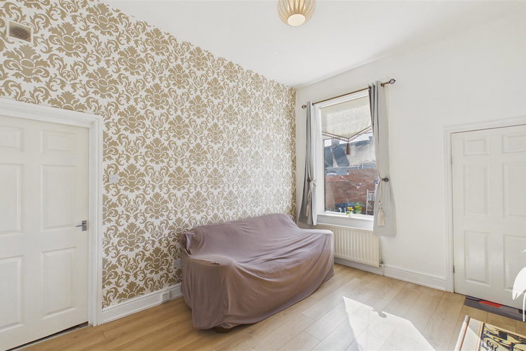 Lounge - Picture 3 of 15