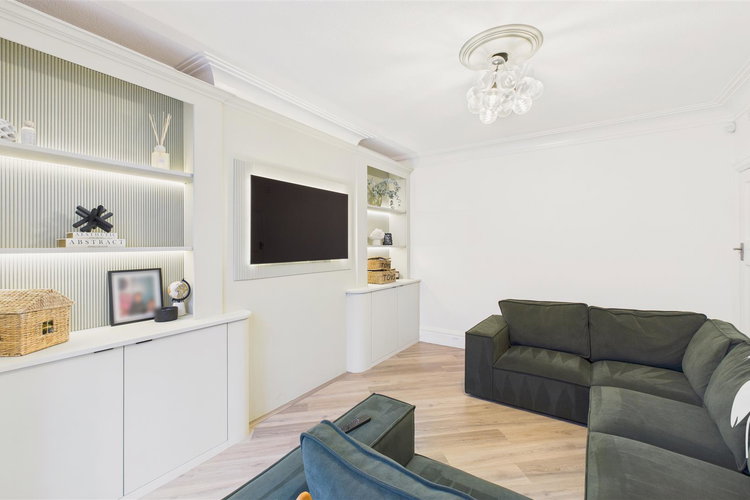 Family Room - Picture 17 of 46