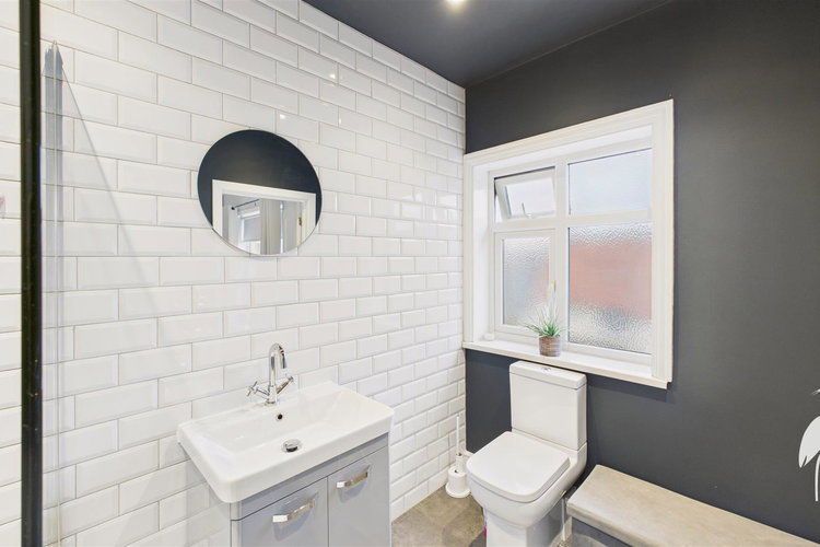 En-Suite Shower Room - Picture 28 of 46