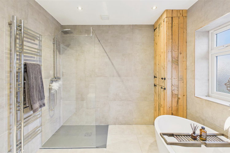 Bathroom - Picture 40 of 46