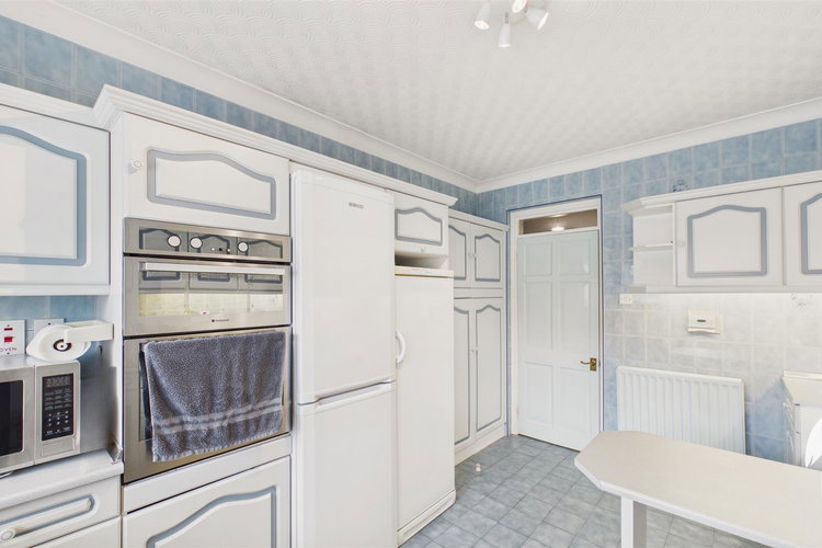 Kitchen - Picture 9 of 31