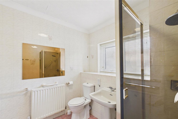 Shower Room - Picture 20 of 31