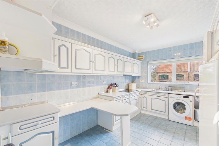 Kitchen - Picture 10 of 28