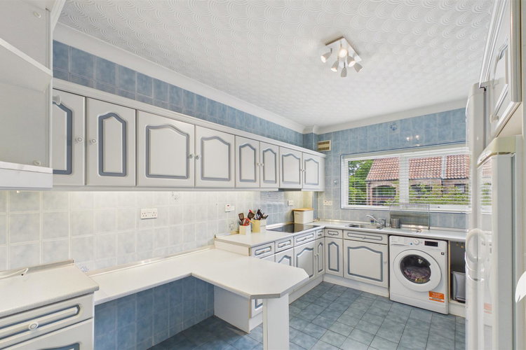 Kitchen - Picture 7 of 31