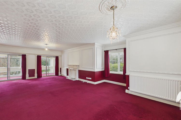 Lounge/Dining Room - Picture 3 of 28