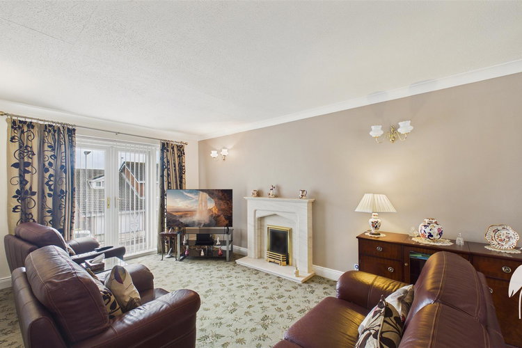 Lounge/Dining Room - Picture 2 of 29