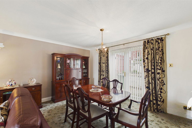 Lounge/Dining Room - Picture 4 of 29