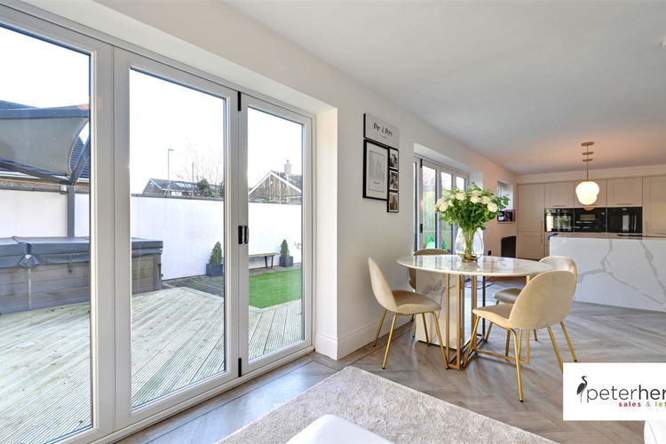 Open Plan Dining Kitchen & Family Area - Picture 21 of 55