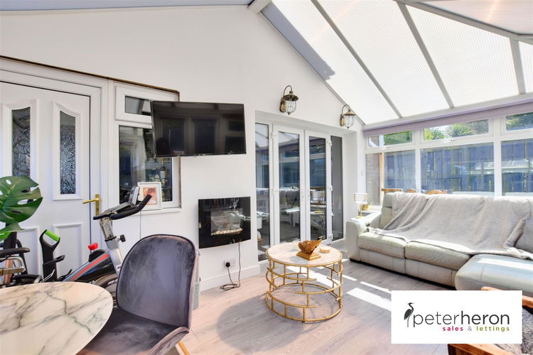 Conservatory - Picture 6 of 18