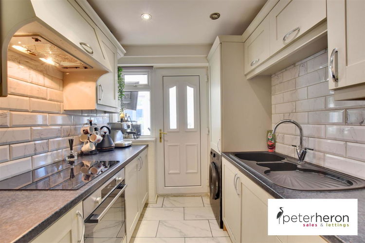 Kitchen - Picture 7 of 18