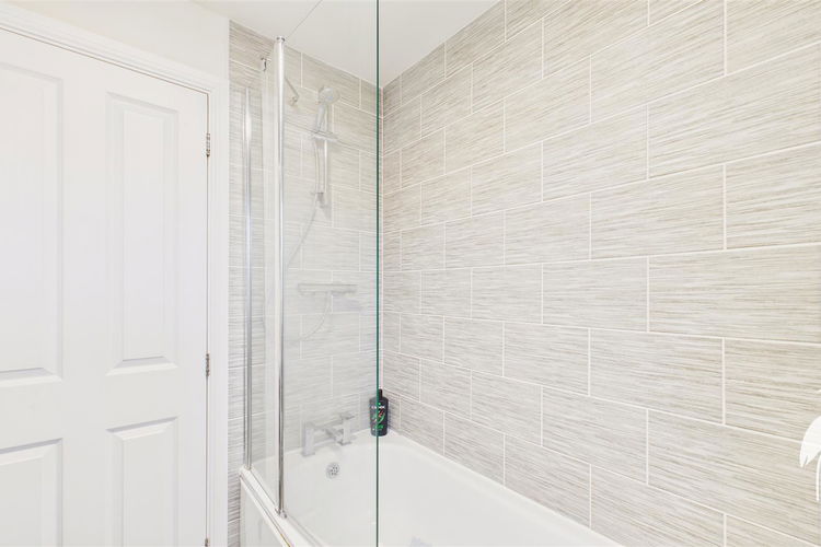 Bathroom - Picture 15 of 17