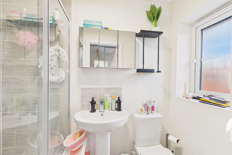 En-Suite Shower Room - Picture 10 of 17