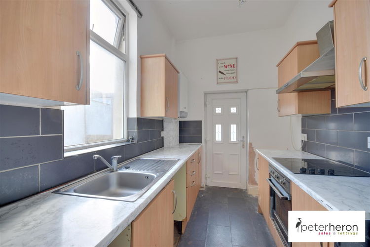 Kitchen - Picture 3 of 7