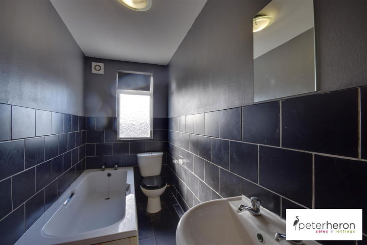 Bathroom - Picture 6 of 7