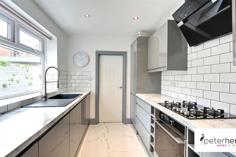 Kitchen - Picture 5 of 16