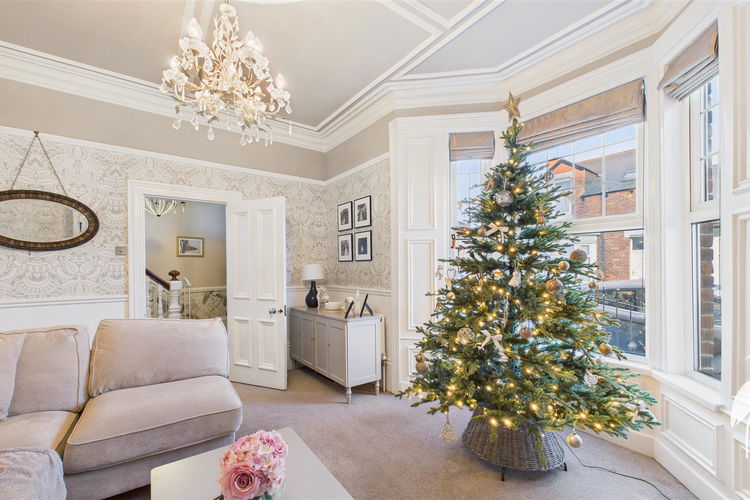 Lounge - Picture 3 of 22